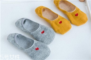 襪子粘有頭發(fā)怎么辦？巧妙利用身邊物品