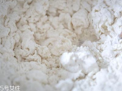 蔥油餅的家常做法 自制蔥油餅的做法步驟 蔥油餅的家常做法 自制蔥油餅的做法步驟