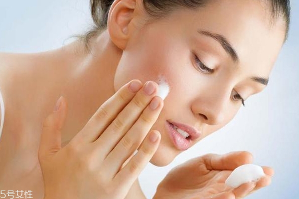 洗面奶能頻繁換牌子嗎 關(guān)于潔面你了解多少 洗面奶能頻繁換牌子嗎 關(guān)于潔面你了解多少