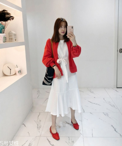 連衣裙配什么外套？讓你甜美又減齡