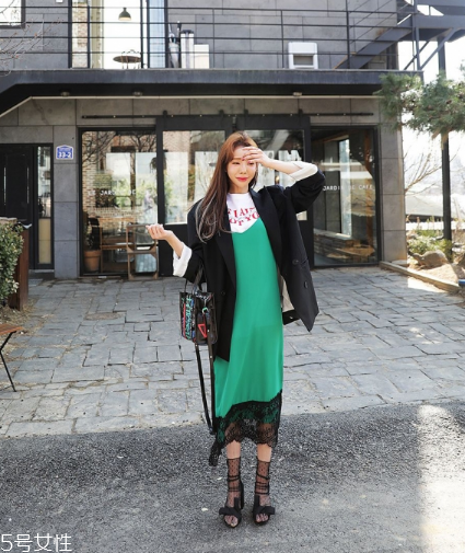 連衣裙配什么外套？讓你甜美又減齡