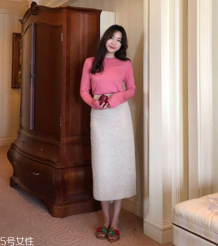 長(zhǎng)袖t恤怎么搭配？屬于你的最佳出門(mén)穿搭