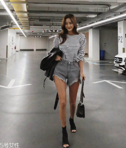 長(zhǎng)袖t恤怎么搭配？屬于你的最佳出門(mén)穿搭