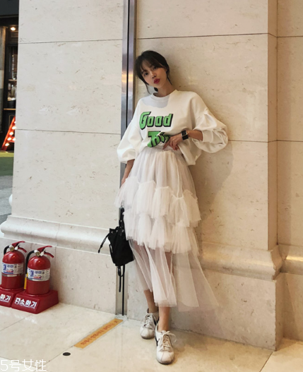 長(zhǎng)袖t恤怎么搭配？屬于你的最佳出門(mén)穿搭