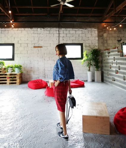 紅色連衣裙搭配什么外套？最時尚氣質(zhì)的穿搭