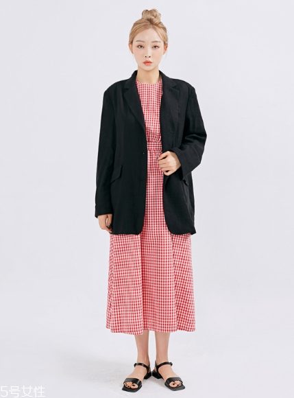 紅色連衣裙搭配什么外套？最時尚氣質(zhì)的穿搭