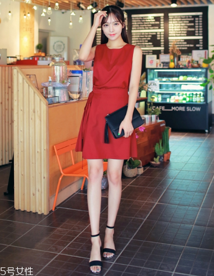 紅色連衣裙搭配什么外套？最時尚氣質(zhì)的穿搭