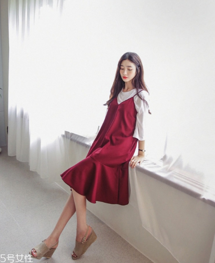 紅色連衣裙搭配什么外套？最時尚氣質(zhì)的穿搭