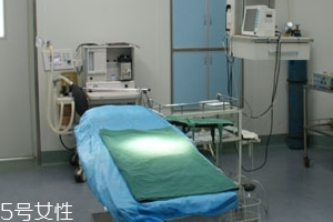 麻藥可以帶上飛機(jī)嗎？不能帶但可托運(yùn)