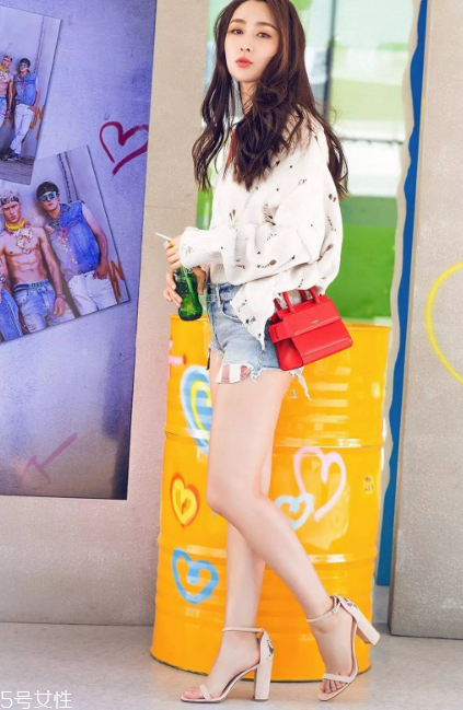 charles keith鞋子多少錢？鞋包界的快時尚