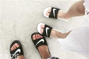 2022流行什么拖鞋？凹造型離不開(kāi)它