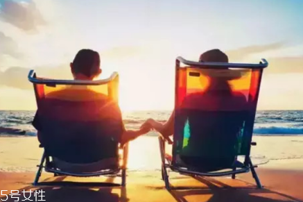 曬不黑的人是怎么回事 天生皮膚白曬不黑 曬不黑的人是怎么回事 天生皮膚白曬不黑