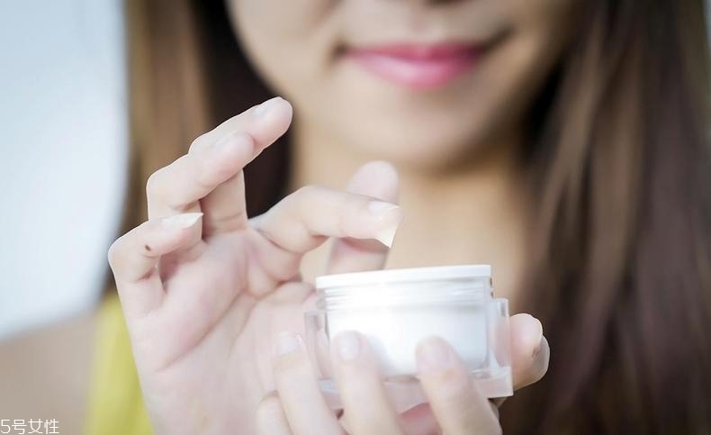 50毫升精華可以用多久 用量太節(jié)儉護(hù)膚沒(méi)效果