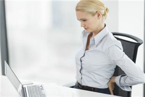 做什么伸展運(yùn)動能緩解腰痛 做什么伸展運(yùn)動能緩解腰痛