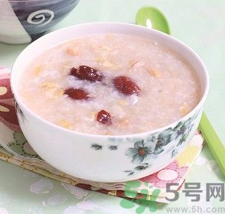 花生皮能不能吃？花生能和螃蟹一起吃嗎？