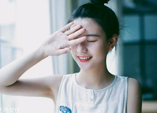 臉上外油內(nèi)干怎么辦 外油內(nèi)干的皮膚這樣護(hù)理 臉上外油內(nèi)干怎么辦 外油內(nèi)干的皮膚這樣護(hù)理