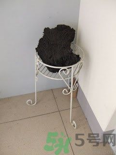 家里地板返潮怎么辦？墻上流水是怎么回事？