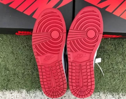 aj 1黑腳趾真假對(duì)比 aj1黑腳趾真品原來(lái)這樣鑒定 aj 1黑腳趾真假對(duì)比 aj1黑腳趾真品原來(lái)這樣鑒定