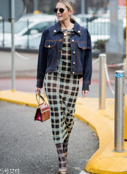 牛仔夾克怎么搭配？照著穿你就贏了