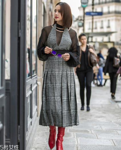 連衣裙里面怎么搭配？堪稱遮肉神器