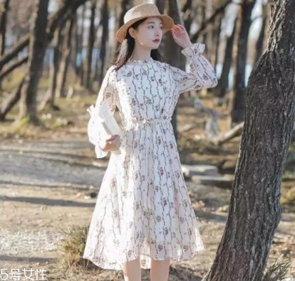 連衣裙里面怎么搭配？堪稱遮肉神器