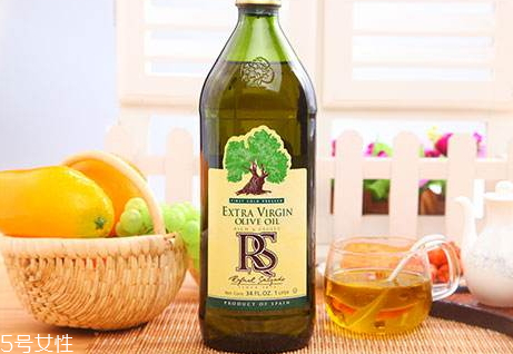 核桃油和橄欖油哪個(gè)好 核桃油的營養(yǎng)要好一些 核桃油和橄欖油哪個(gè)好 核桃油的營養(yǎng)要好一些