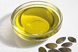 核桃油和橄欖油哪個(gè)好 核桃油的營(yíng)養(yǎng)要好一些