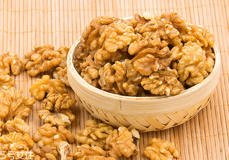 核桃仁是生吃好還是熟吃好 核桃仁是生吃好還是熟吃好