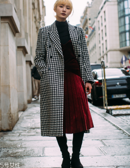 春天百褶裙怎么搭配？春天要這樣穿百褶裙才好看