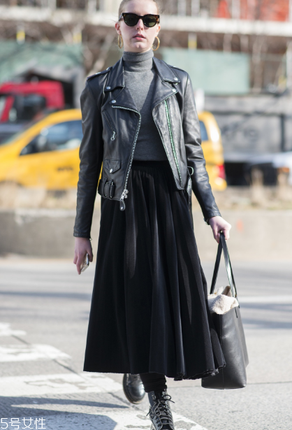 春天百褶裙怎么搭配？春天要這樣穿百褶裙才好看