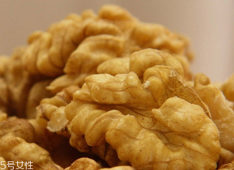 核桃仁發(fā)霉了還能吃嗎 發(fā)霉核桃仁危害 核桃仁發(fā)霉了還能吃嗎 發(fā)霉核桃仁危害