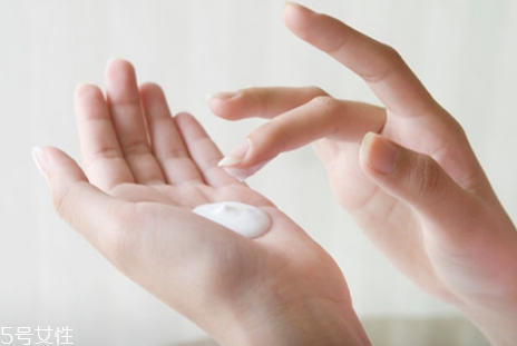 護(hù)手霜多久擦一次比較好 想什么時候擦就什么時候擦 護(hù)手霜多久擦一次比較好 想什么時候擦就什么時候擦