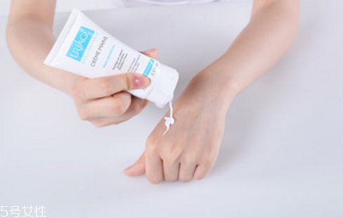 護(hù)手霜什么時(shí)候用 護(hù)手霜要經(jīng)常擦 護(hù)手霜什么時(shí)候用 護(hù)手霜要經(jīng)常擦