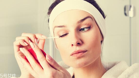 睫毛夾對睫毛有傷害嗎 現(xiàn)在流行不傷睫毛的卷翹法 睫毛夾對睫毛有傷害嗎 現(xiàn)在流行不傷睫毛的卷翹法