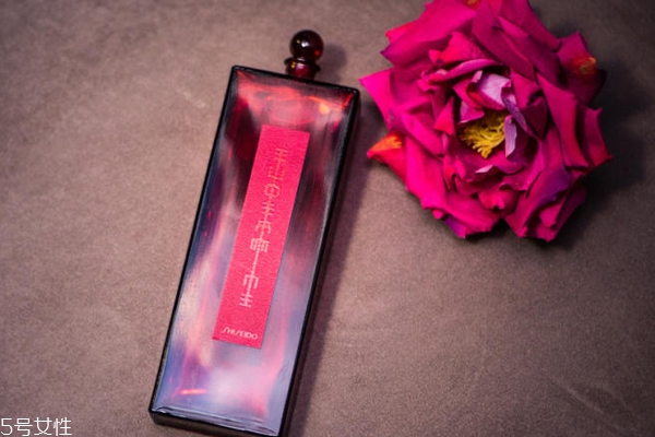 精華水和純露哪個(gè)好 兩種精華優(yōu)劣勢比拼