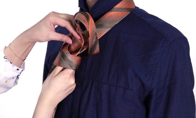 最簡單的領(lǐng)帶打法圖解 快捷打領(lǐng)帶的方法 最簡單的領(lǐng)帶打法圖解 快捷打領(lǐng)帶的方法