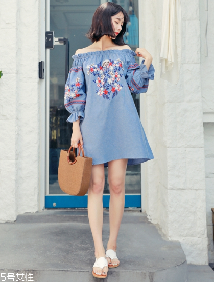 印花連衣裙配什么鞋子？印花連衣裙搭配鞋子圖片