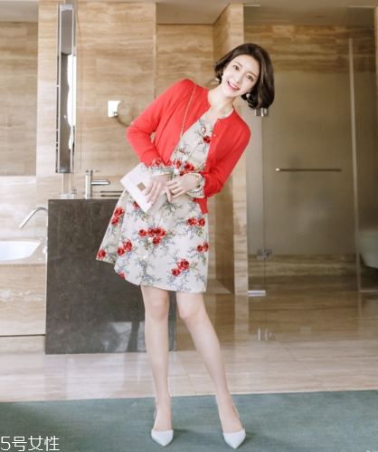 印花連衣裙配什么鞋子？印花連衣裙搭配鞋子圖片