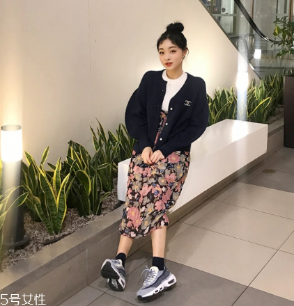印花連衣裙配什么鞋子？印花連衣裙搭配鞋子圖片