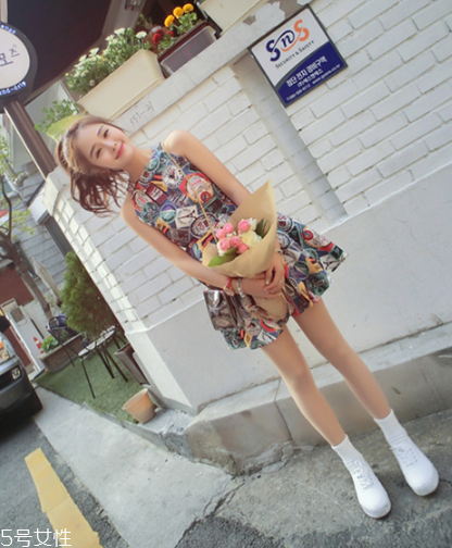 印花連衣裙配什么鞋子？印花連衣裙搭配鞋子圖片