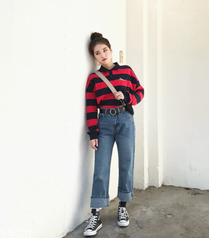 紅色t恤衫配什么褲子？紅色t恤這樣搭配褲子