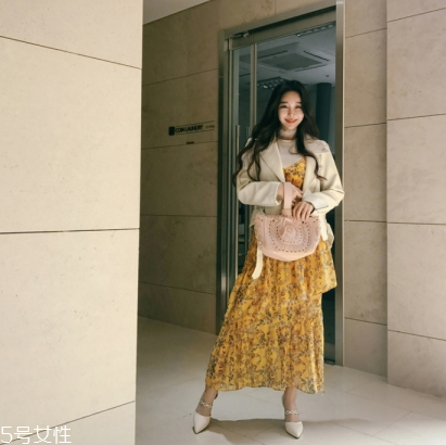 印花連衣裙配什么外套？印花連衣裙搭配外套技巧