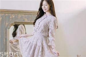 蕾絲連衣裙搭配什么外套？蕾絲連衣裙搭配外套技巧