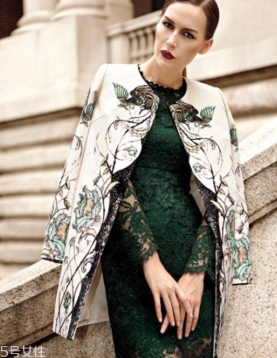 蕾絲連衣裙搭配什么外套？蕾絲連衣裙搭配外套技巧