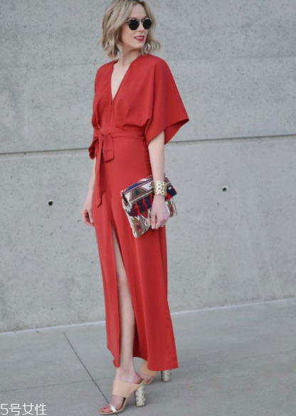 紅色連衣裙配什么鞋子好看？紅色連衣裙搭配鞋子示范