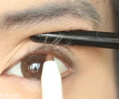 男生簡(jiǎn)單裸妝化妝步驟 男生心機(jī)裸妝教程 男生簡(jiǎn)單裸妝化妝步驟 男生心機(jī)裸妝教程