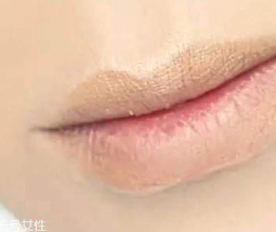 男生簡(jiǎn)單裸妝化妝步驟 男生心機(jī)裸妝教程 男生簡(jiǎn)單裸妝化妝步驟 男生心機(jī)裸妝教程