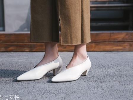 2018流行什么樣的低跟鞋？今年最火的低跟鞋匯總