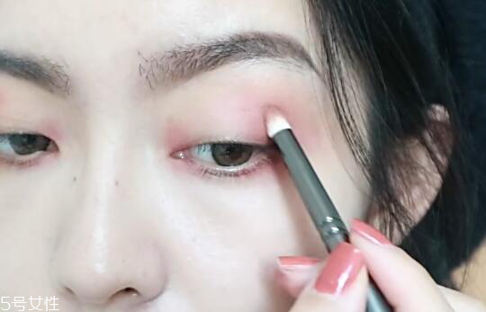 不夸張的混血妝怎么畫 一盤眼影完成日韓混血妝 不夸張的混血妝怎么畫 一盤眼影完成日韓混血妝