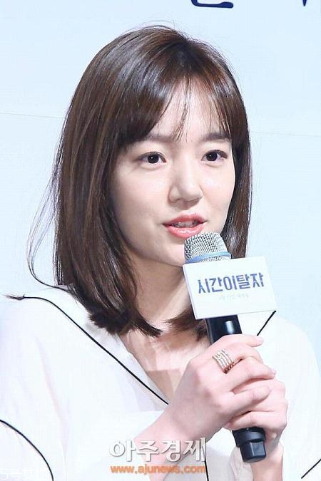 八字劉海適合什么臉型 空氣八字劉海發(fā)型圖 八字劉海適合什么臉型 空氣八字劉海發(fā)型圖